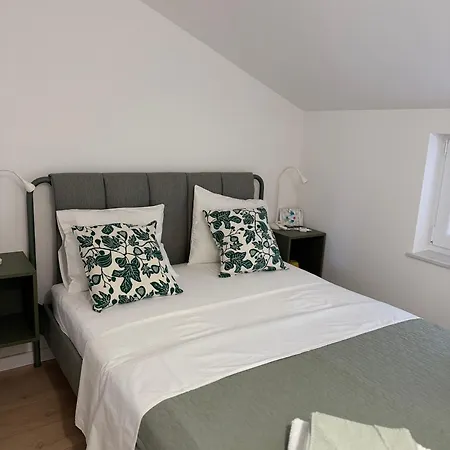 Lavanda Apartment Mandre