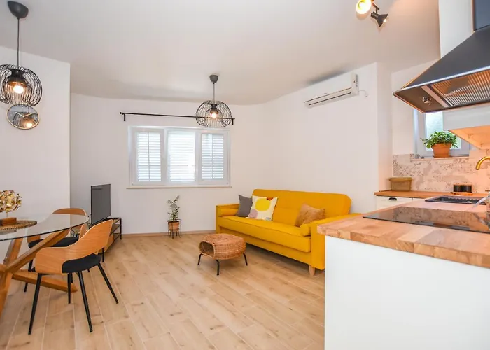 Lavanda Apartment Mandre