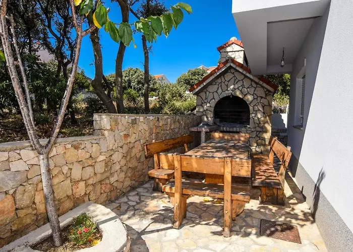 Lavanda Apartment Mandre